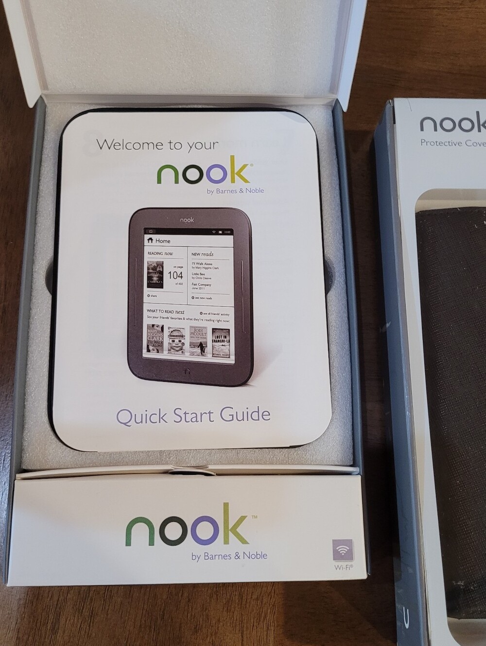 NOOK eReader And Cover. Barnes & Noble. 6 In Touch Screen. Simple Touch eReader - Picture 14 of 15